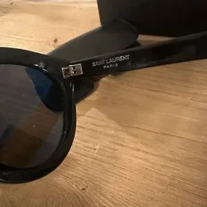Saint Laurent | Accessories | Saint Laurent Sl 2 Black  display picture 2